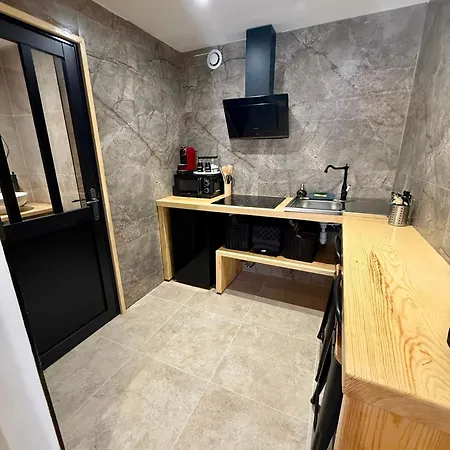 Apartamento De Charme Face à La Cité 400 M *
