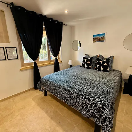 Apartamento De Charme Face à La Cité 400 M