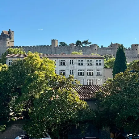 De Charme Face à La Cité 400 M